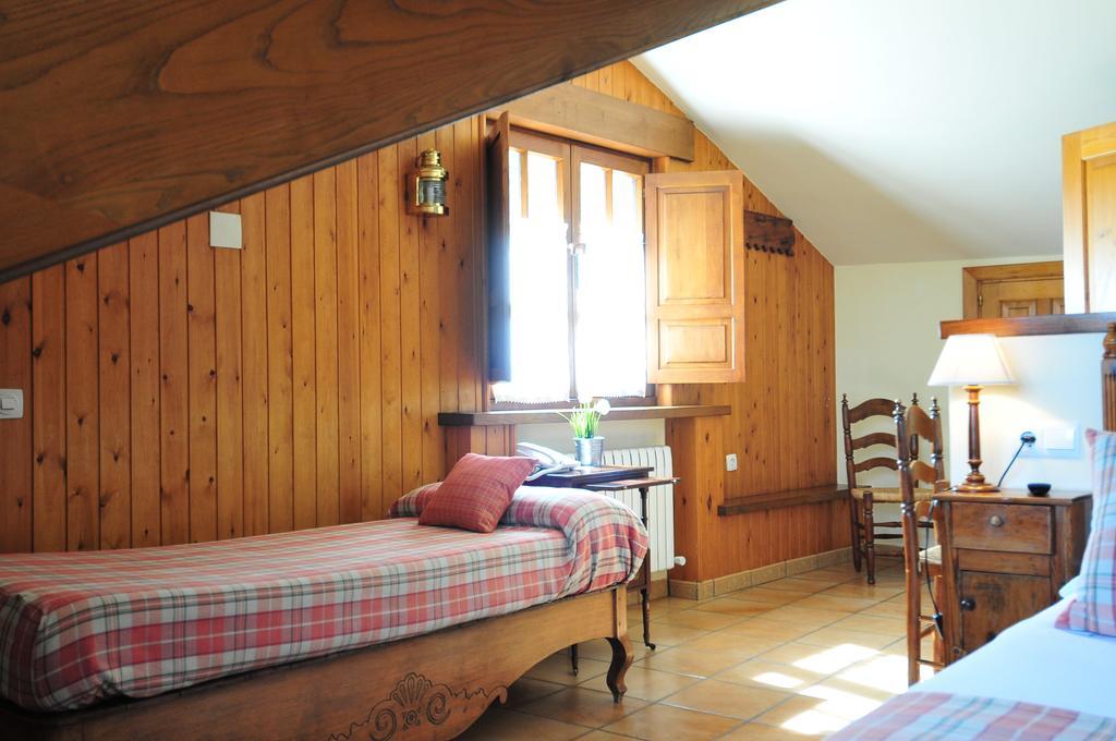 Casa Rural Llugaron I Miravalles Ruang foto