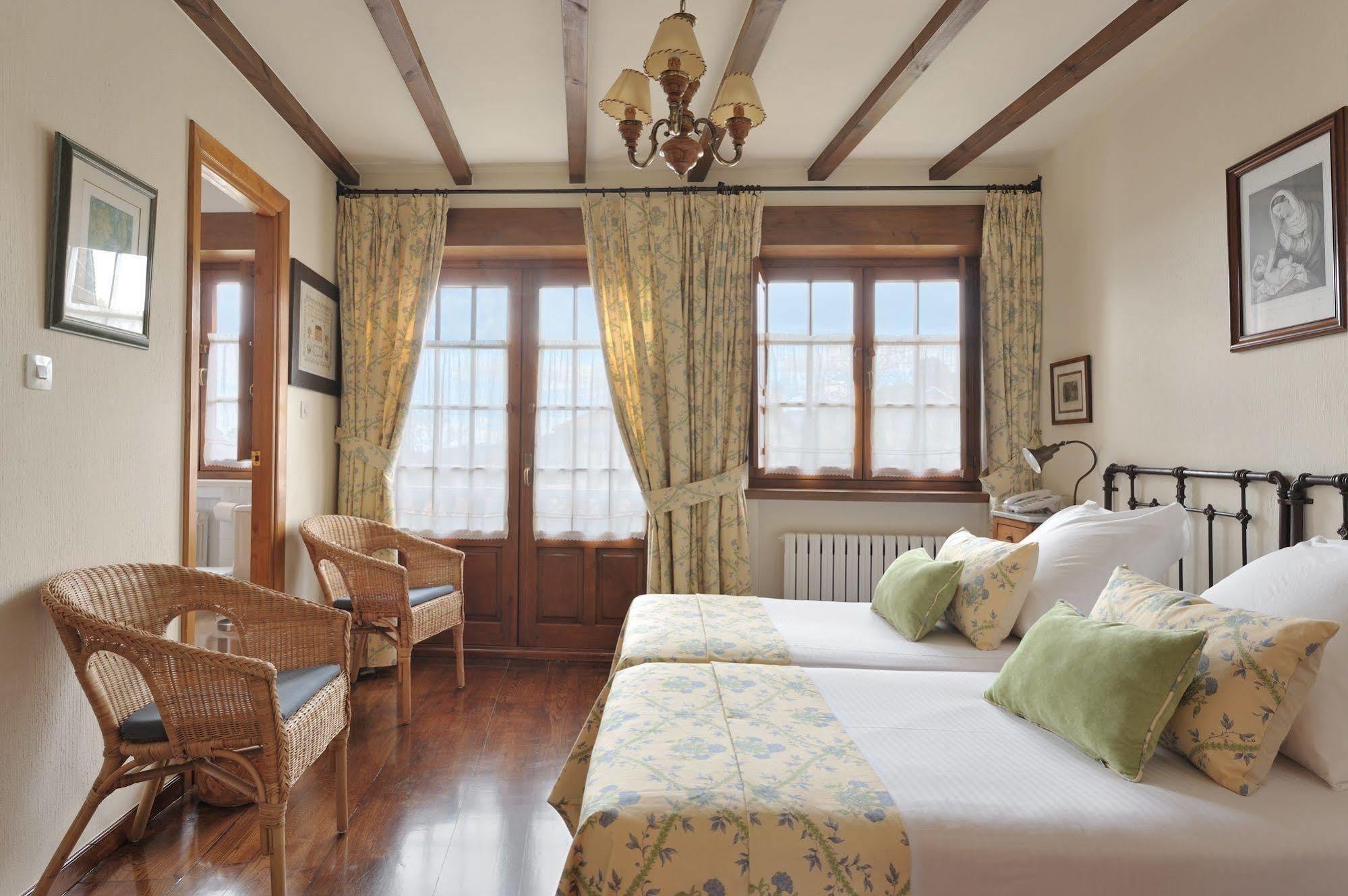 Casa Rural Llugaron I Miravalles Bagian luar foto
